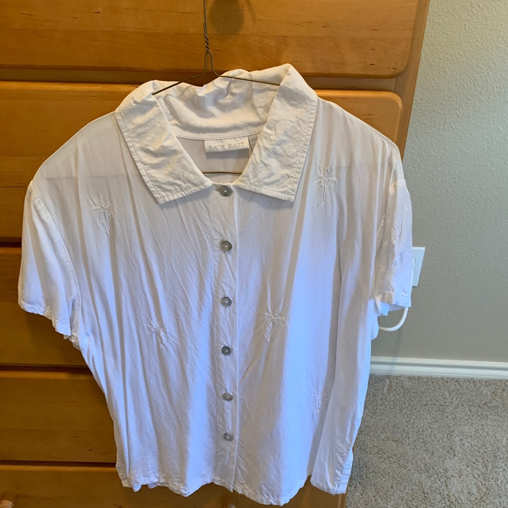 Back East Blouse - White w embroidered palm trees